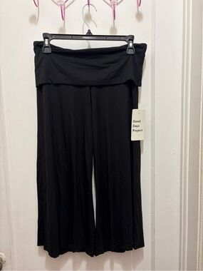 Good Days Project black gaucho pants with fold over waistband size medium